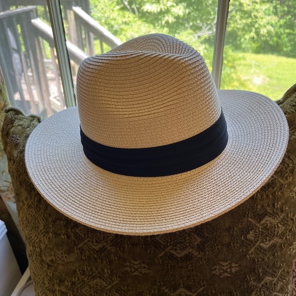 Lanzom Women Wide Brim Straw Hat
UPF50+ New Without Tags - Picture 5 of 8